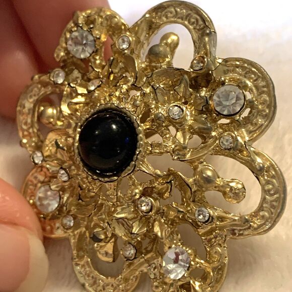 Vintage Victorian Revival Filigree Brooch Gold Tone Black Cab Rhinestones Pin - Picture 4 of 10